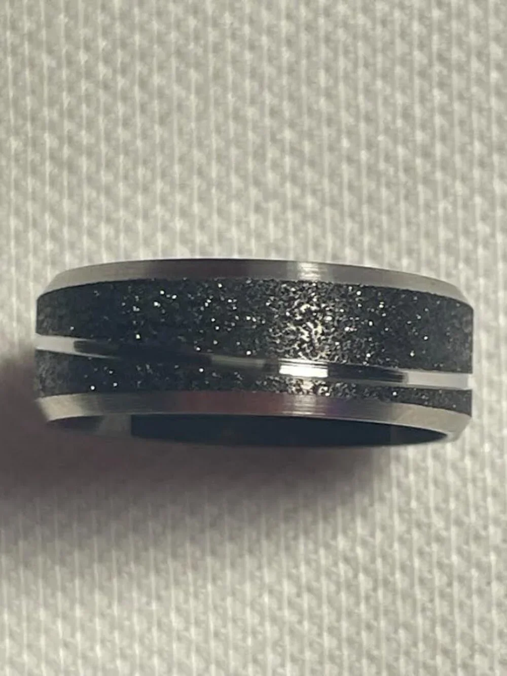 MR069 – Men’s Black Textured Statement Ring | Size 10 | Brushed Center Band